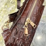 Túi đeo trước dây kéo giữa-đen